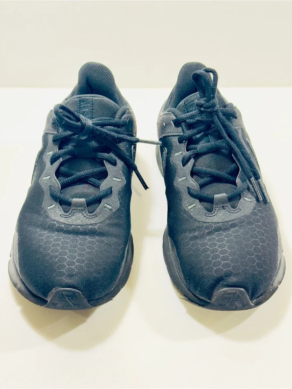 Nike Legend Essential 2 Black Men’s Sneakers Size 8 CQ9356-004